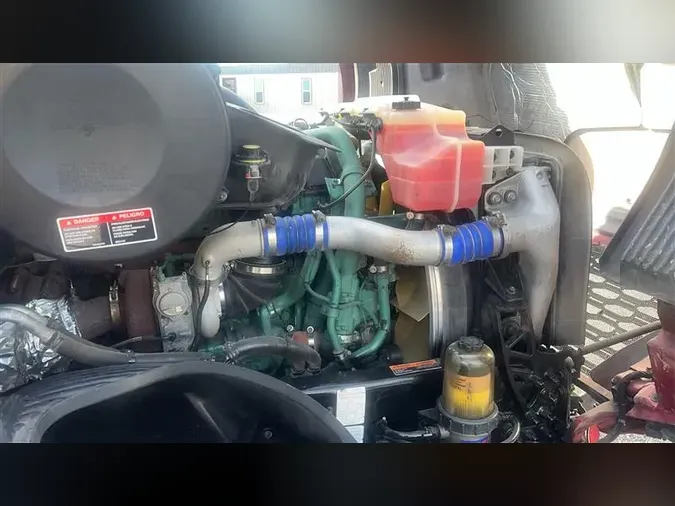 2020 VOLVO VNL860