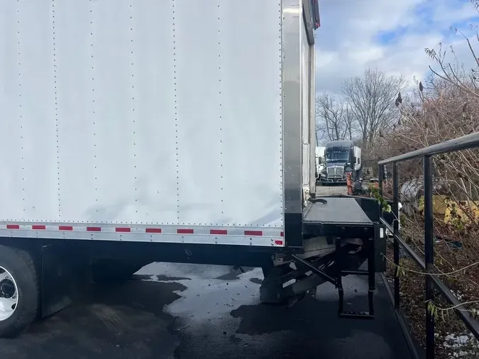 2018 Freightliner M2 106