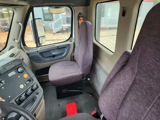 2017 FREIGHTLINER/MERCEDES CASCADIA 113