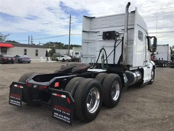 2021 VOLVO VNL740