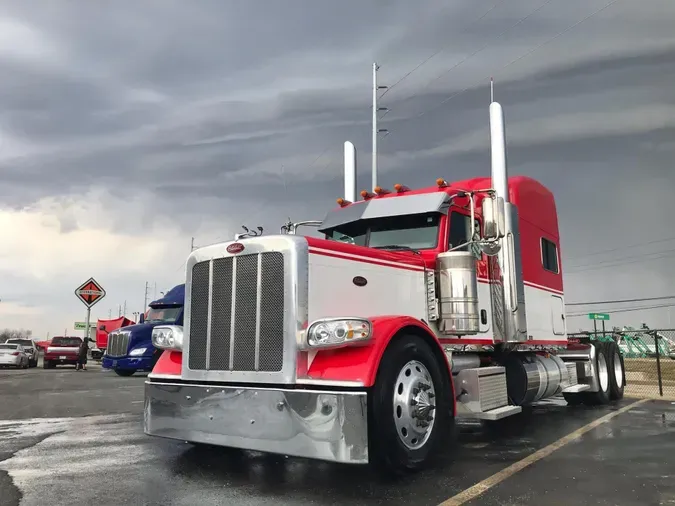 2023 Peterbilt 389