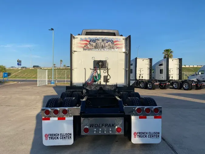 2023 Kenworth W990