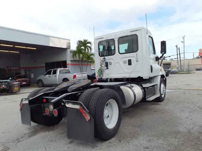 2016 FREIGHTLINER/MERCEDES CASCADIA 113