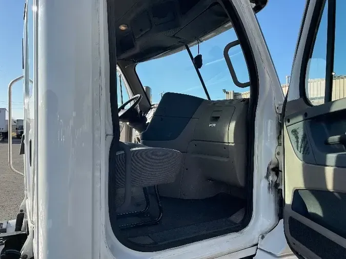 2018 Freightliner X12584ST