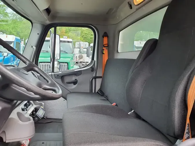 2018 FREIGHTLINER M2 106