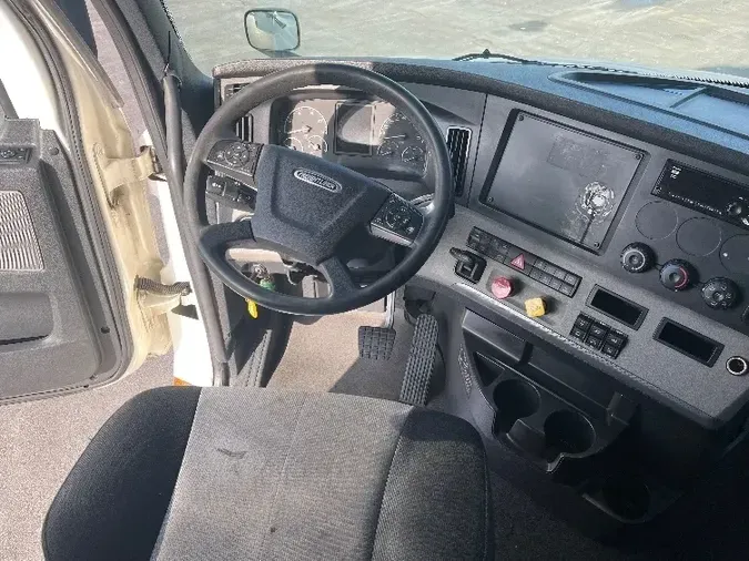 2019 Freightliner T12664ST