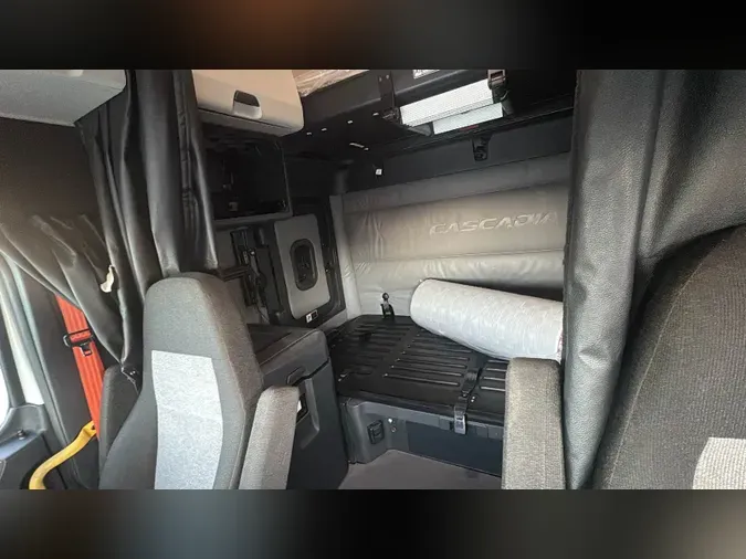 2022 Freightliner Cascadia 126