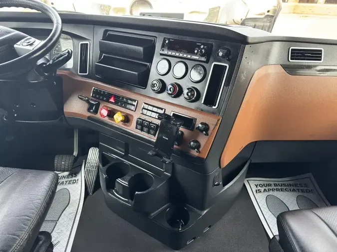 2023 FREIGHTLINER Cascadia 126