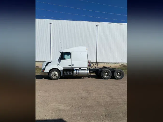 2015 Volvo VNL300