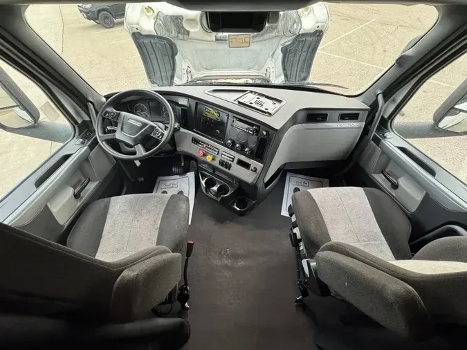 2022 FREIGHTLINER Cascadia 126