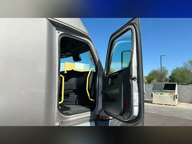 2024 Freightliner Cascadia 126