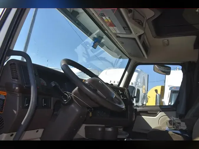 2016 VOLVO VNL64T780