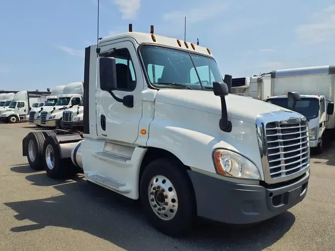 2016 FREIGHTLINER/MERCEDES CASCADIA 125a4d0f0a73f9f8dde64f0a41c20c2e07b
