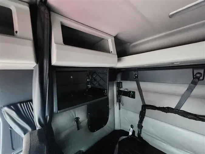 2021 FREIGHTLINER CA116