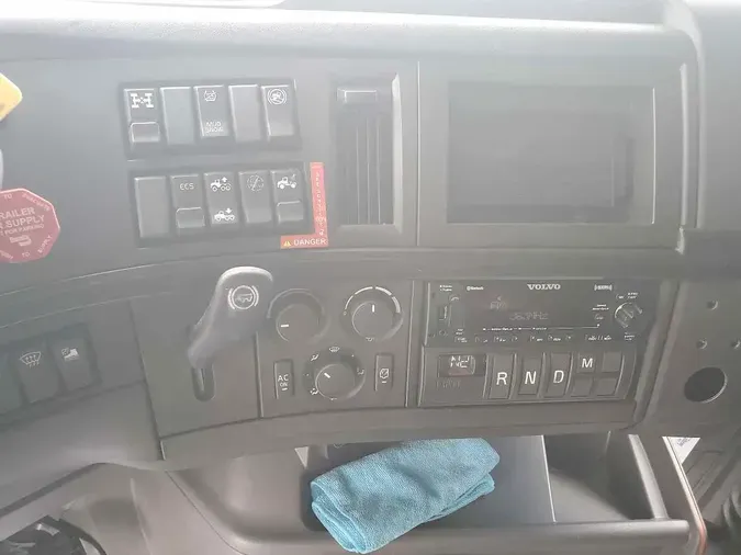 2024 VOLVO VNL64T740