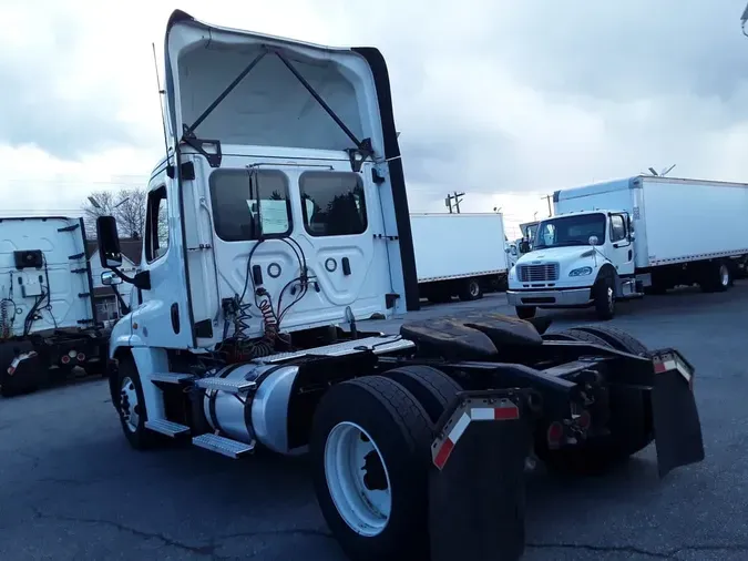 2019 FREIGHTLINER/MERCEDES CASCADIA 125a4d2ce73c1a16e63eddd35a697111044