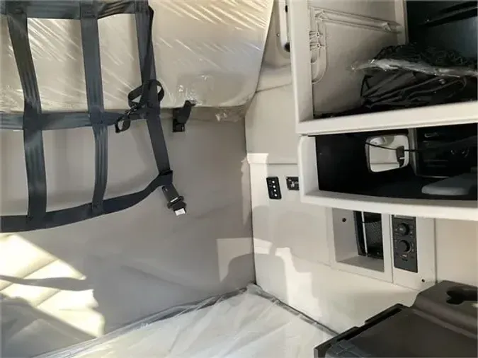2015 VOLVO VNL64T670