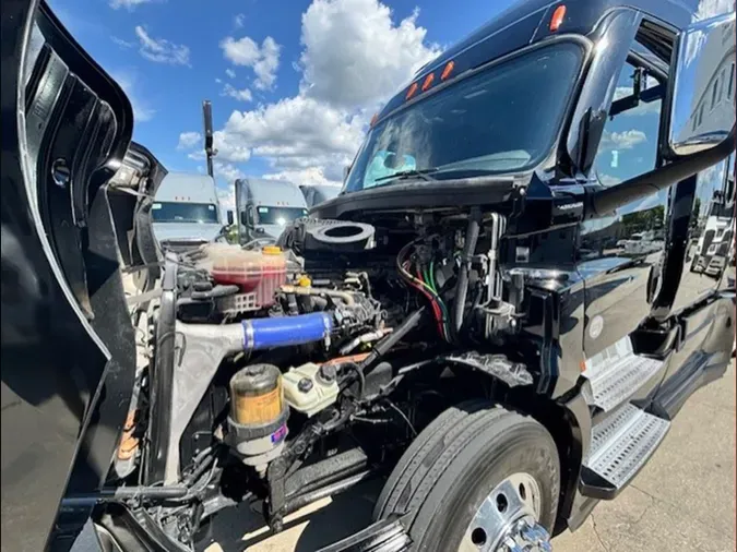 2022 FREIGHTLINER CASCADIA 126