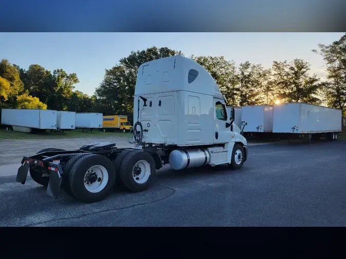 2019 Freightliner X12564ST