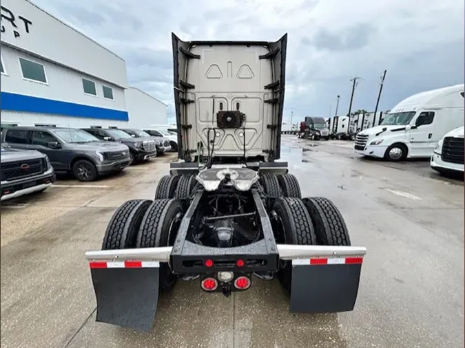 2022 Freightliner Cascadia 126