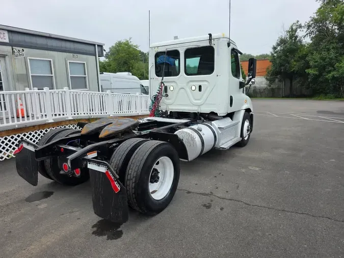 2020 FREIGHTLINER/MERCEDES CASCADIA 113