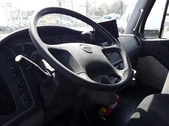 2017 FREIGHTLINER/MERCEDES M2 106