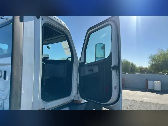 2019 Freightliner Cascadia 126