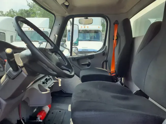 2018 FREIGHTLINER M2 106