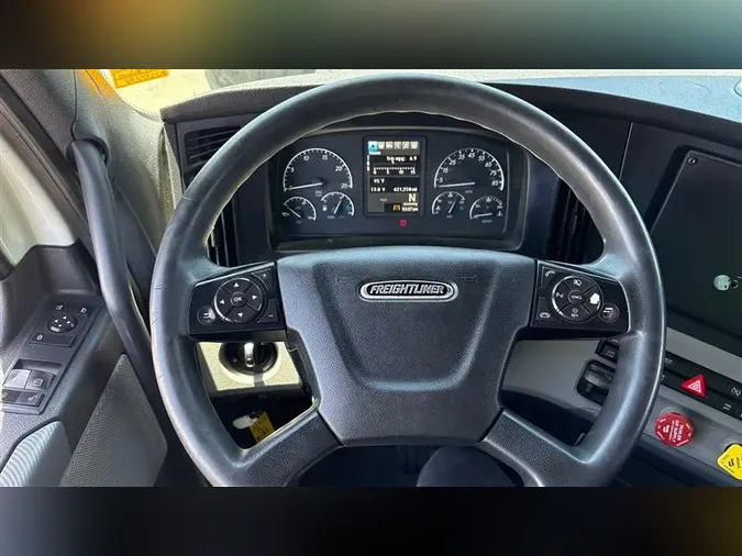 2020 FREIGHTLINER CA116
