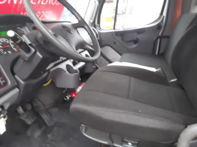 2017 FREIGHTLINER M2 106