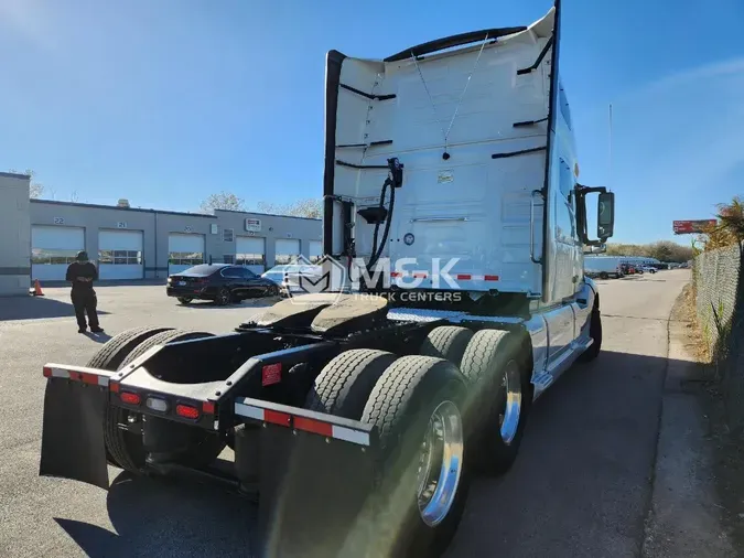 2021 VOLVO VNL64T760