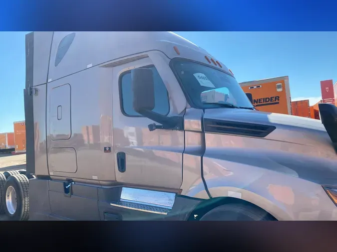 2023 Freightliner Cascadia 126a4e97fe324e3fc9458aa5e70d69fb45c