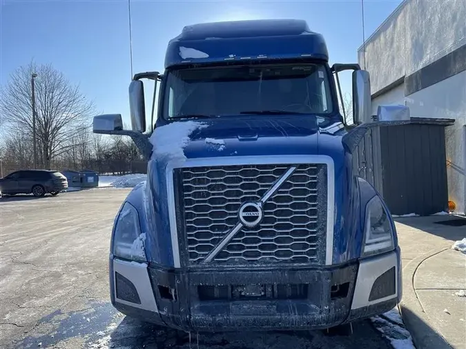 2021 VOLVO VNL760