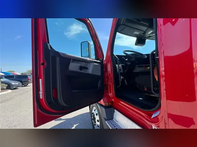 2021 FREIGHTLINER CA126