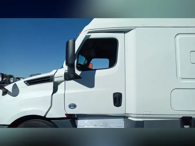 2022 Freightliner Cascadia 126a4fa77a954740a0271cb2b656500d0f7