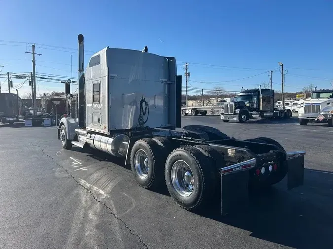 2021 Kenworth W900