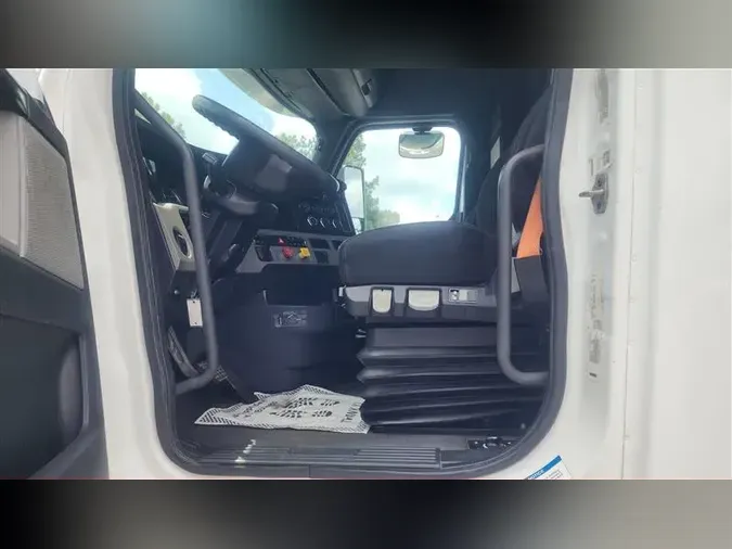 2019 FREIGHTLINER CA126