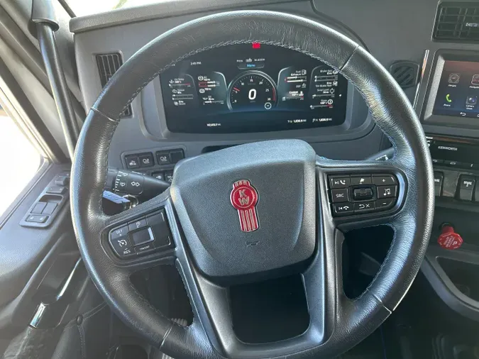 2023 Kenworth W990