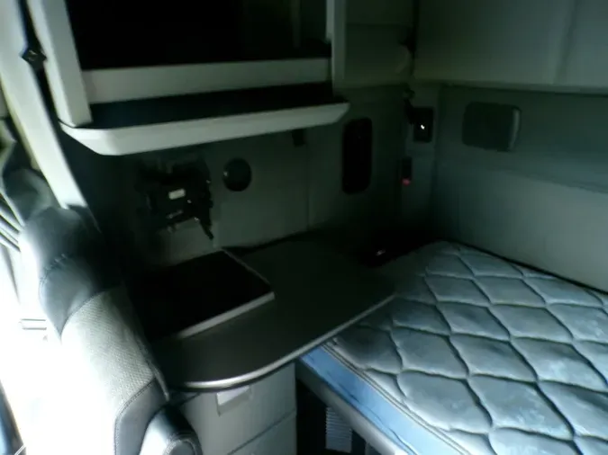 2022 Kenworth T680a504775244c329bf39bdd68fa5c9e4c7