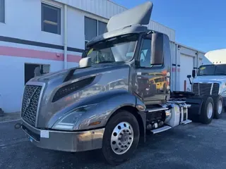 2019 VOLVO VNL64T-300