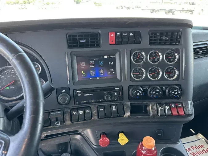 2022 Kenworth W990