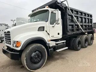 2005 MACK GRANITE CV713