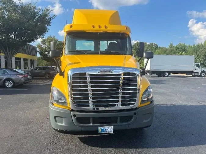 2016 Freightliner X12564ST