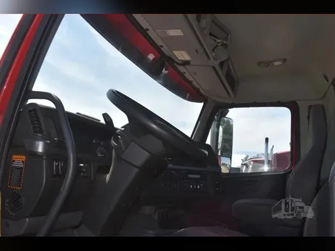 2021 VOLVO VNR64T300