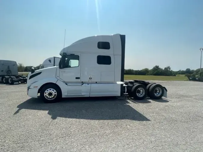 2022 VOLVO VNL64T860