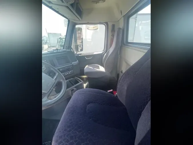 2018 VOLVO VNL64T-300