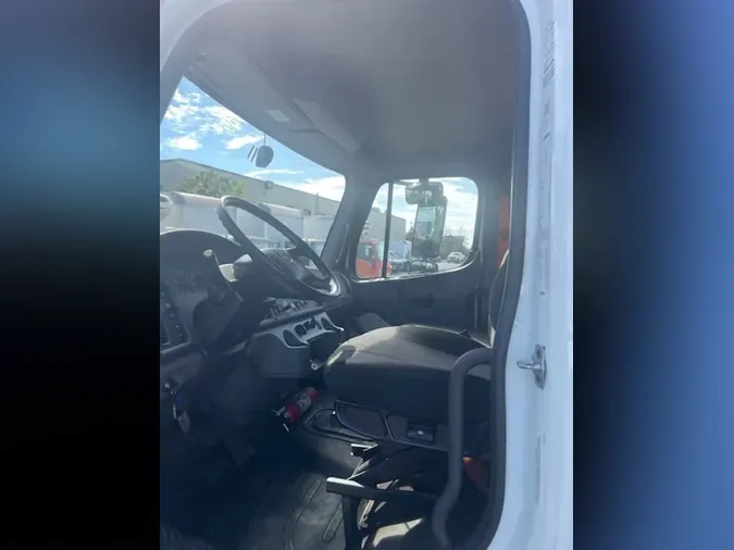 2021 FREIGHTLINER/MERCEDES M2 106
