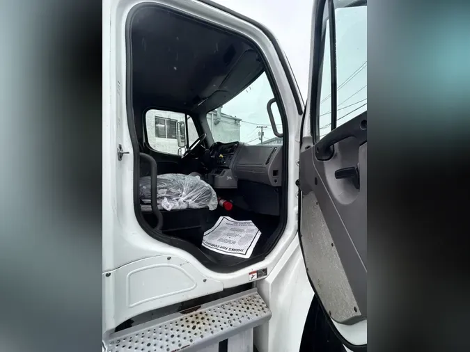 2019 FREIGHTLINER M2 106