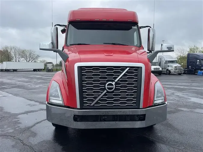 2021 VOLVO VNL740
