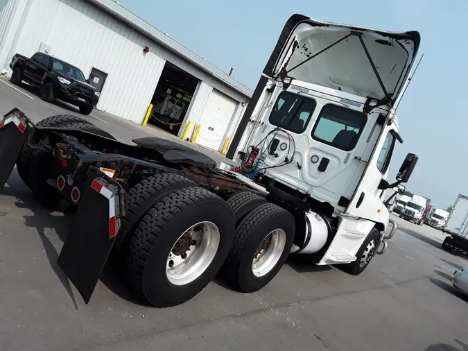 2017 FREIGHTLINER/MERCEDES CASCADIA 125